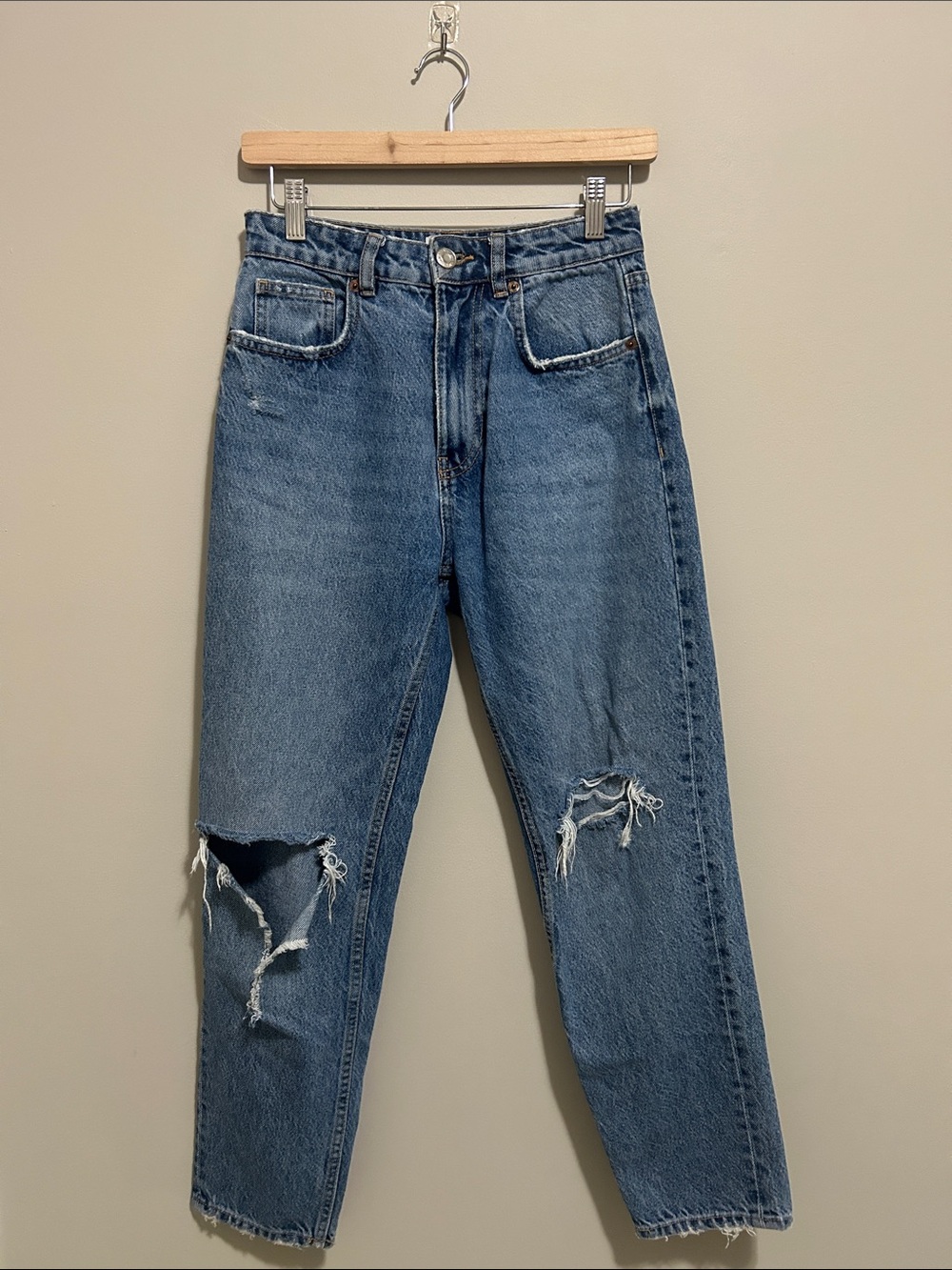 ⚡️2 for $38 Blue Distressed High-Rise Jeans Size 4